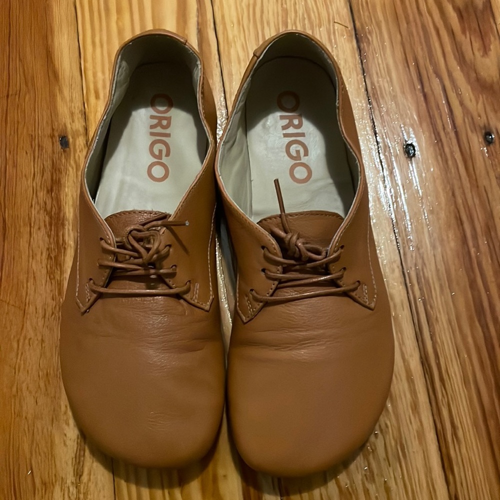 Origo new derby camel shoes size 8- gently used